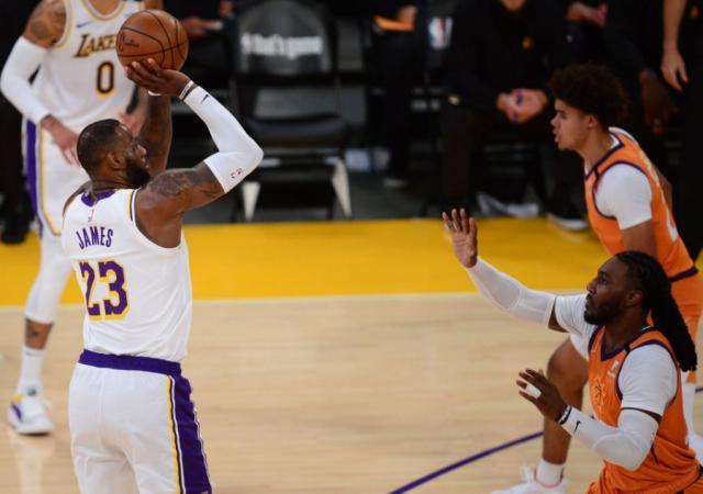 2021-05-30T204734Z_106912431_MT1USATODAY16179219_RTRMADP_3_NBA-PLAYOFFS-PHOENIX-SUNS-AT-LOS-ANGELES-LAKERS.jpg